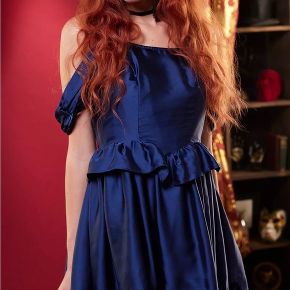 Her Universe Interview With The Vampire Claudia Lace Up Dress - Picture 2 of 9